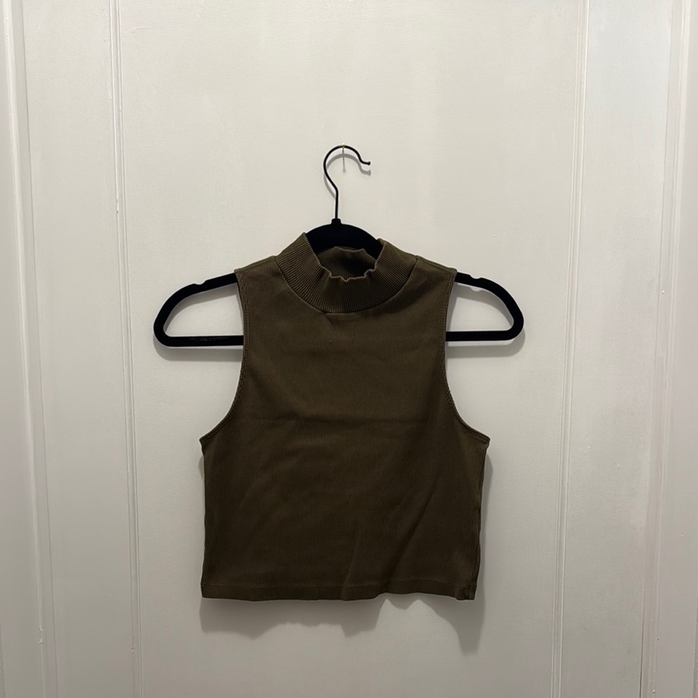 Green Fitted Crop Tank Top with Mandarin Collar